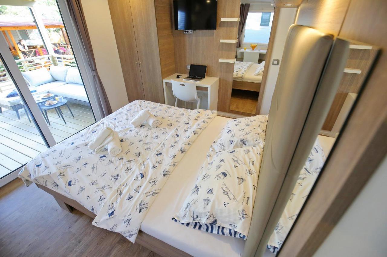 Mobile Homes & Ljutic Vakantiepark 3*